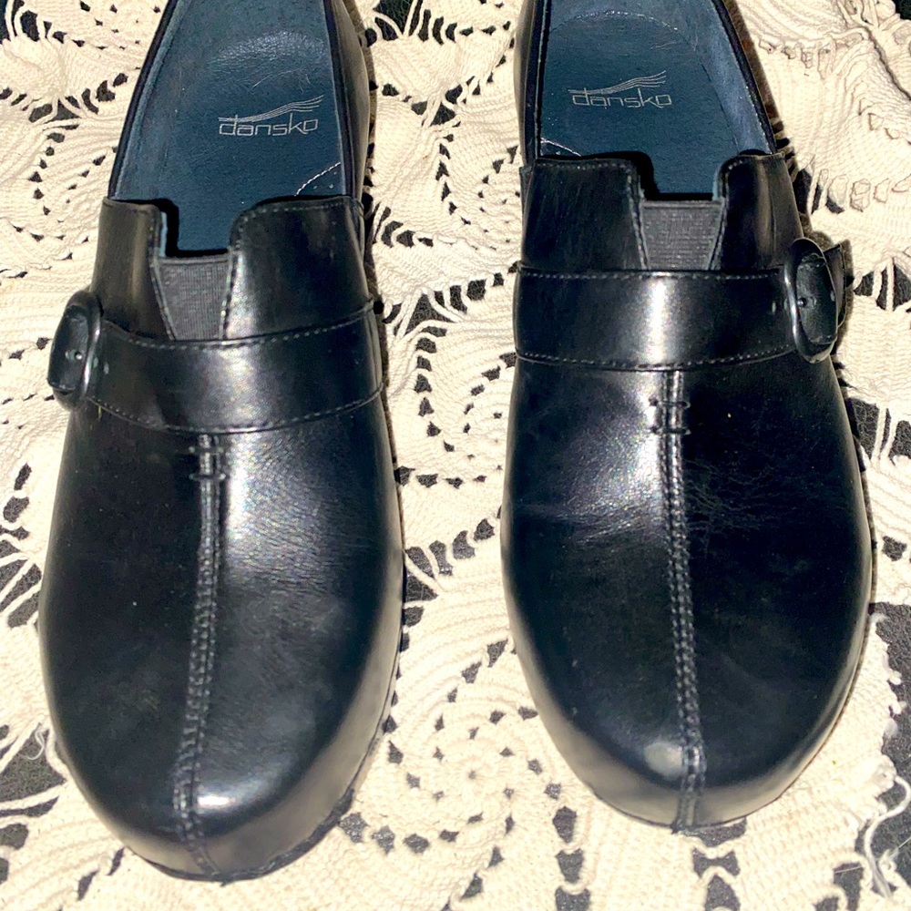 Like new Dansko clogs.  Will be great for anyone who works on their feet!